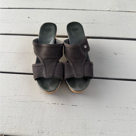 UGG Issa Mosaic Leather Wooden Clogs – Size 9 (Excellent Condition) - Picture 7 of 13